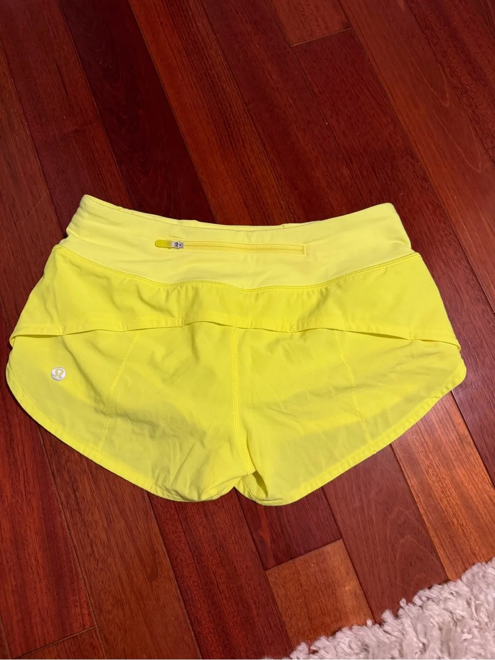Women’s Lululemon  Highlight Yellow Speed Up Low-Rise Lined Shirts 2.5” - size 2